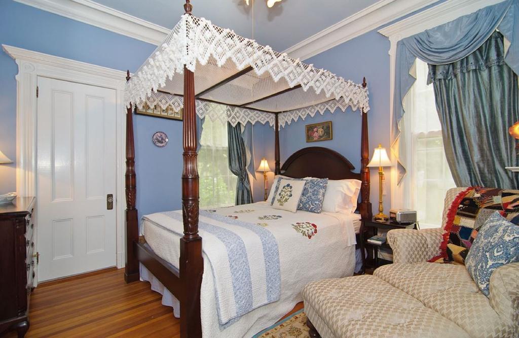 Shorecrest Bed And Breakfast Southold Room photo