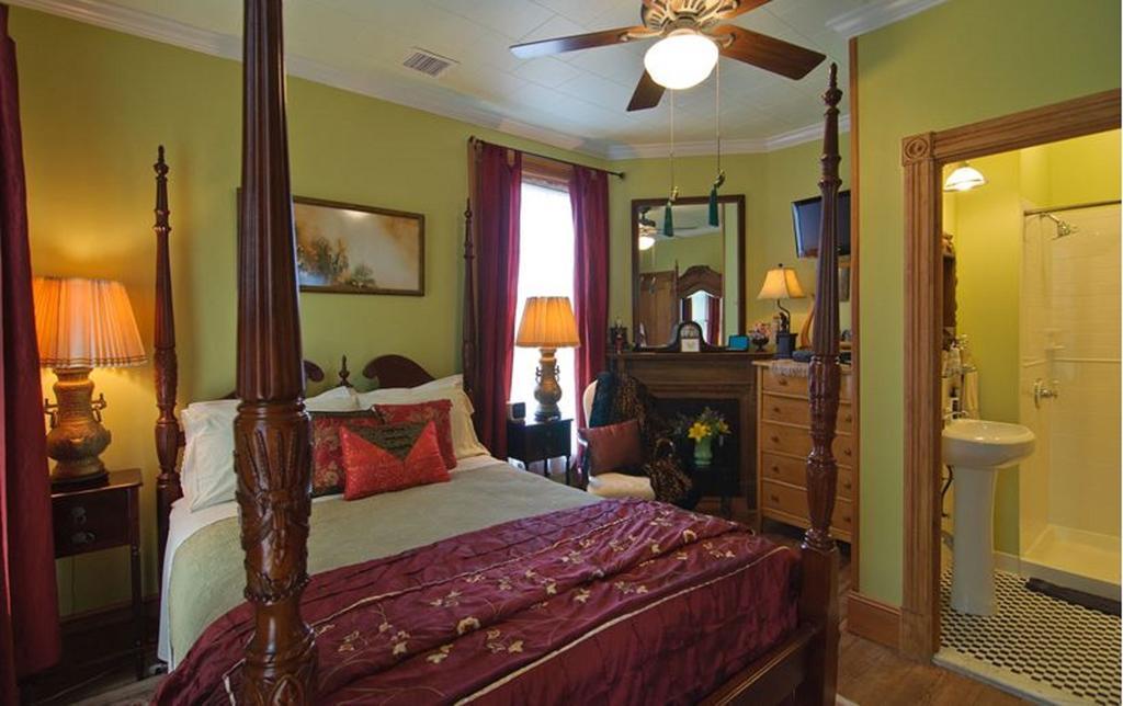 Shorecrest Bed And Breakfast Southold Room photo